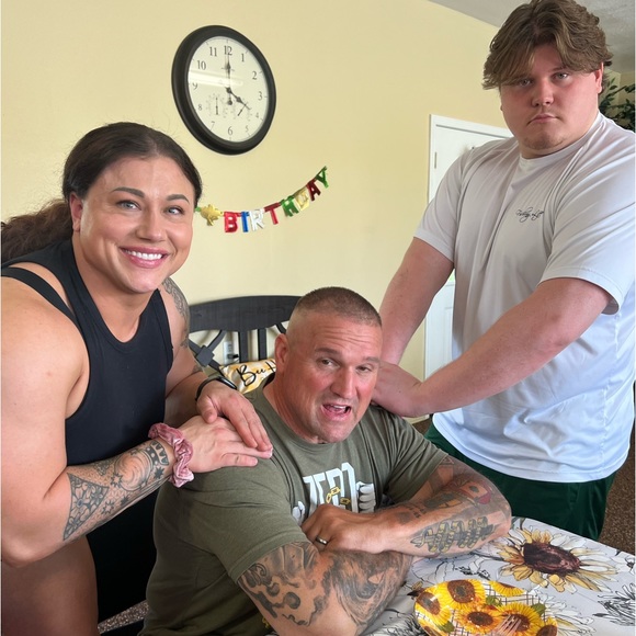 Meet your Posher, Adriane - Picture 2 of 6